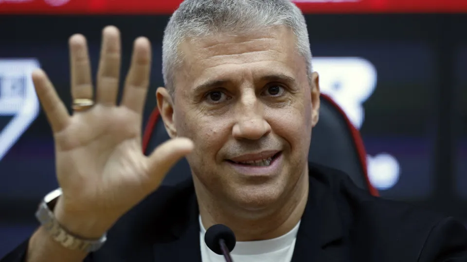 A pedido de Crespo, São Paulo abre conversas com Fortaleza por Pochettino