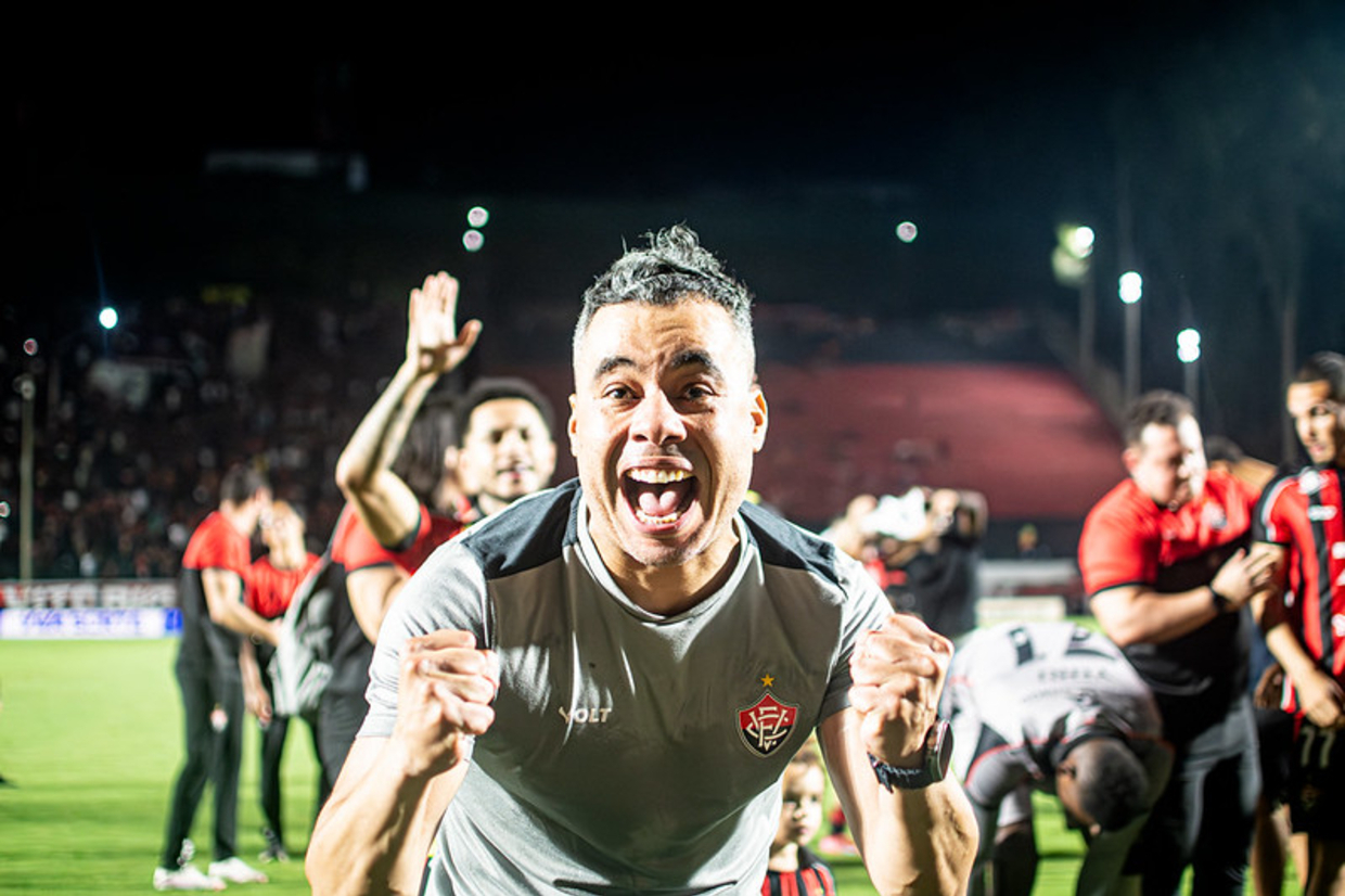 Após permanência na elite, Vitória fecha renovação com Jair Ventura