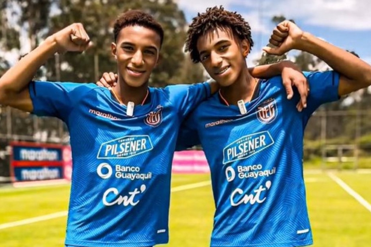Arsenal busca irmãos gêmeos no futebol equatoriano