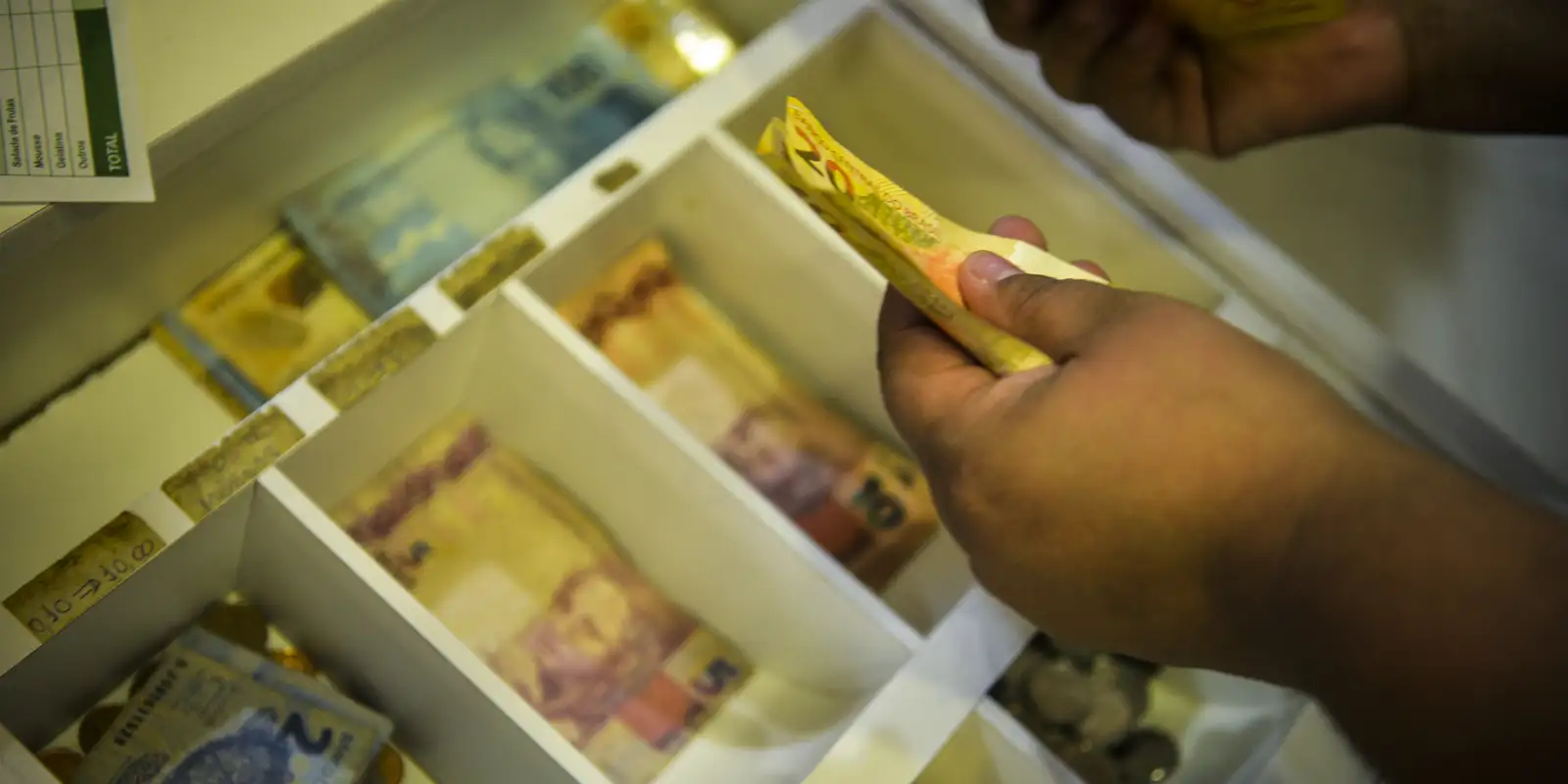 Caixa começa a pagar saldo do FGTS retido pelo saque-aniversário