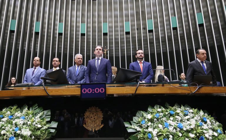 Câmara homenageia 78 prefeitos por destaque na alfabetização infantil – Notícias