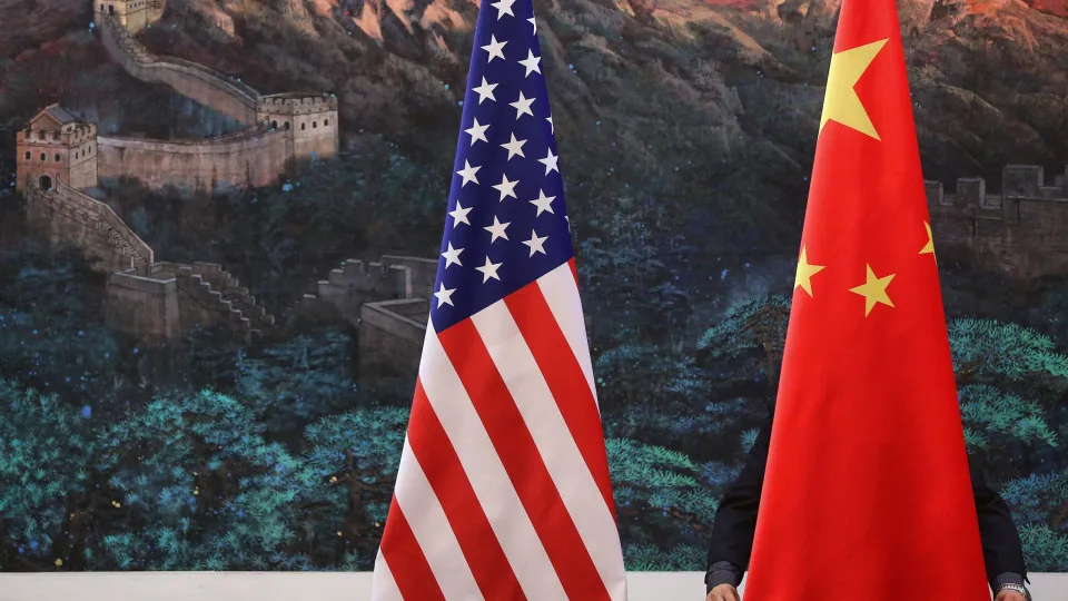 China acusa EUA de “acelerar cenário de guerra” com vendas de armas