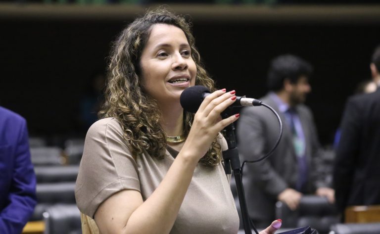 Comissão aprova regras para uso de imagens e obras autorais por inteligência artificial – Notícias