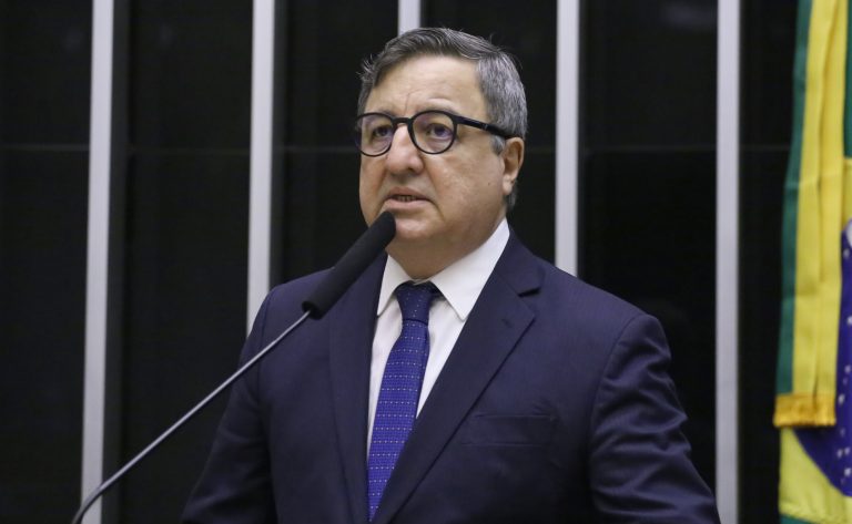 Comissão discute piso salarial nacional para profissionais administrativos da educação básica – Notícias