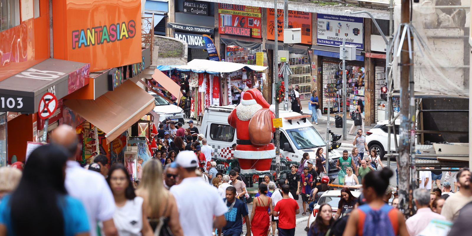 Compras de última hora agitam comércio popular em São Paulo