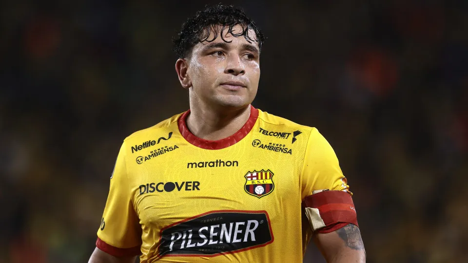 Ex-Fluminense, lateral Mario Pineida é morto a tiros no Equador