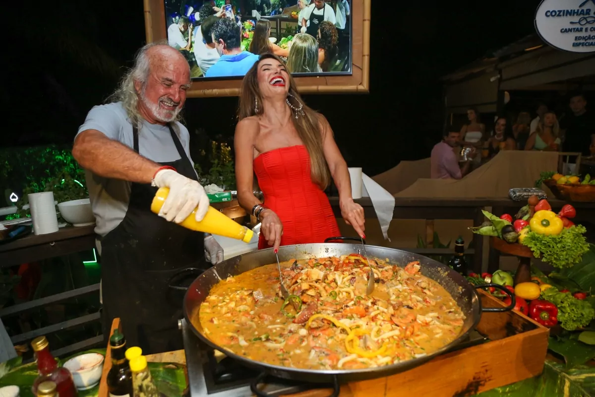 Famosos se deliciam com paella em Fernando de Noronha