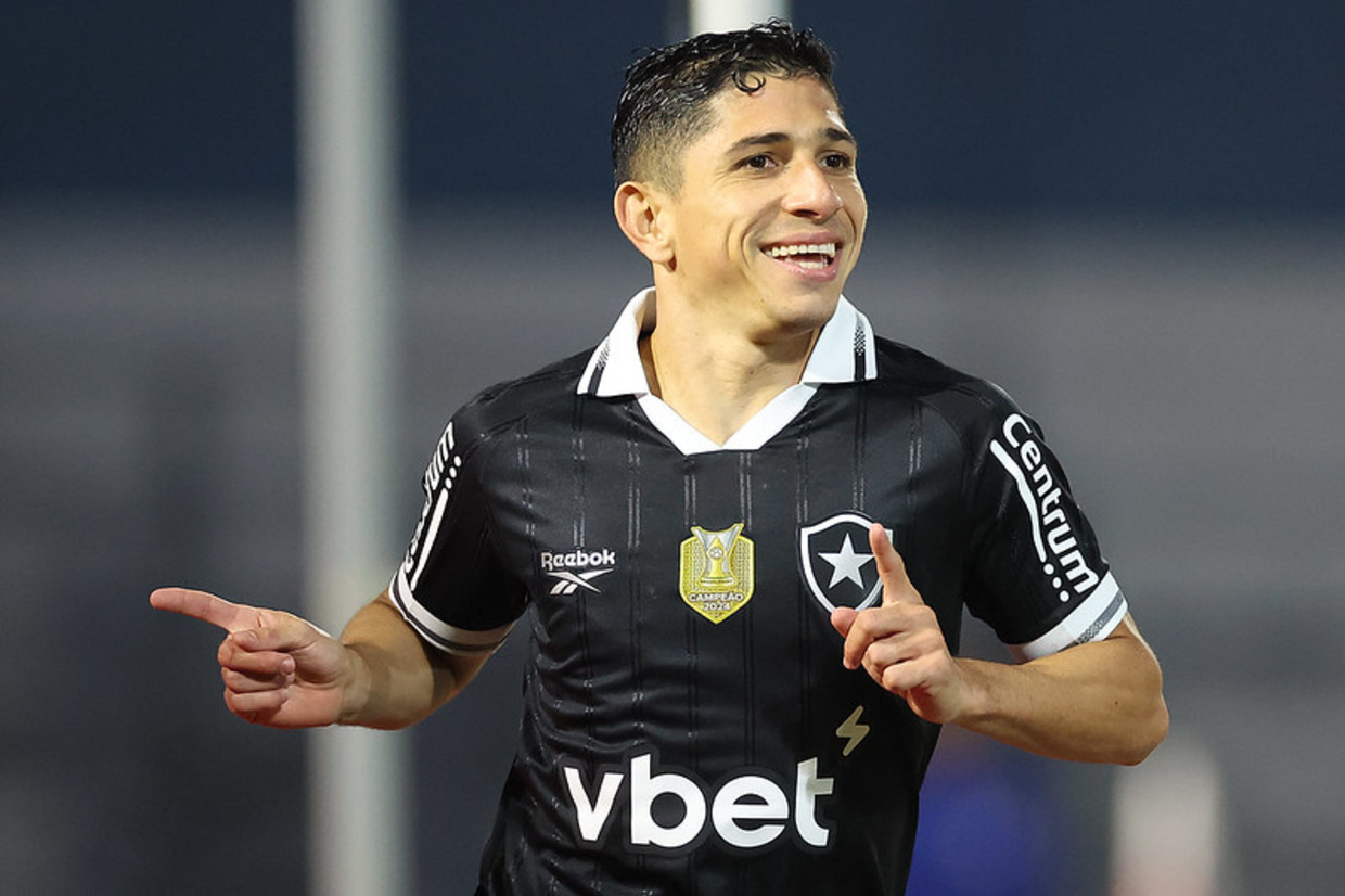 Fluminense faz consulta ao Botafogo e pode entrar na briga por Savarino