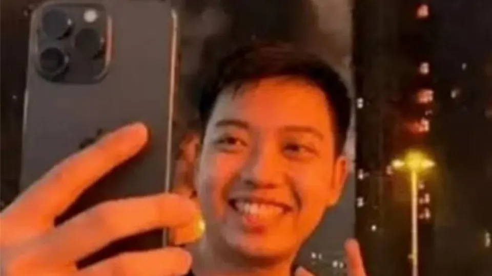 Influencer é preso após postar selfie em frente a incêndio com 159 mortos