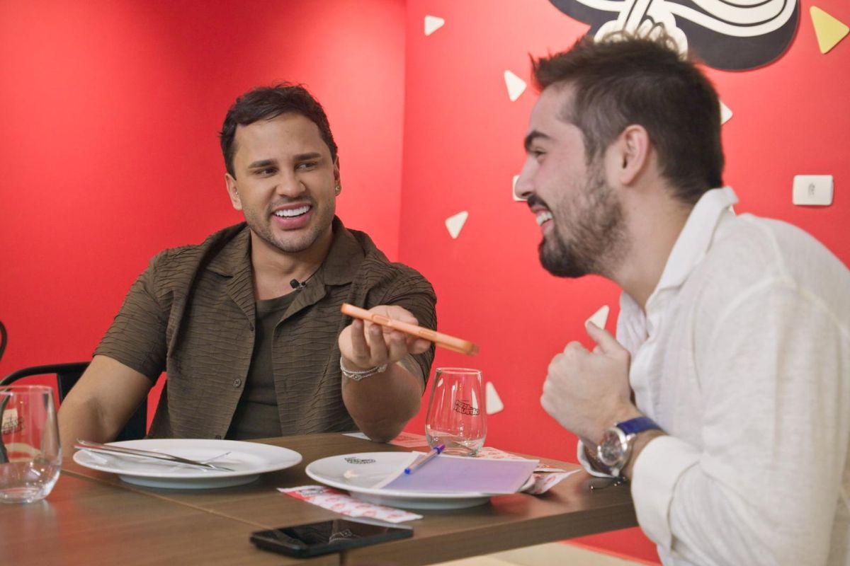 João Silva invade o programa de Lucas Guimarães