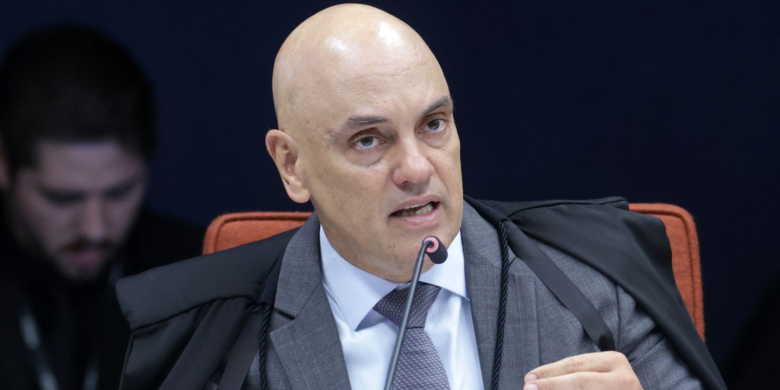 Moraes autoriza visitas de filhos a Bolsonaro durante internação