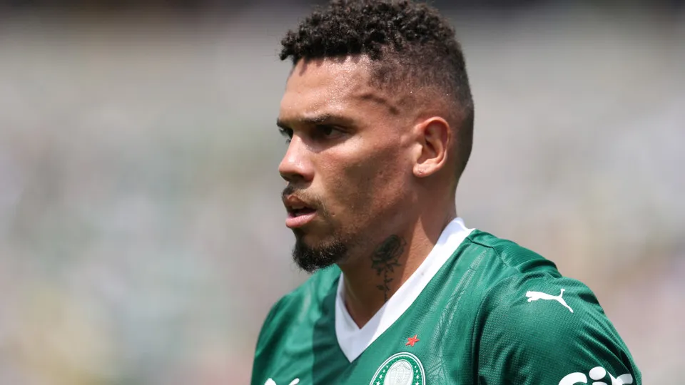 Paulinho rebate torcedor após post sobre lesão