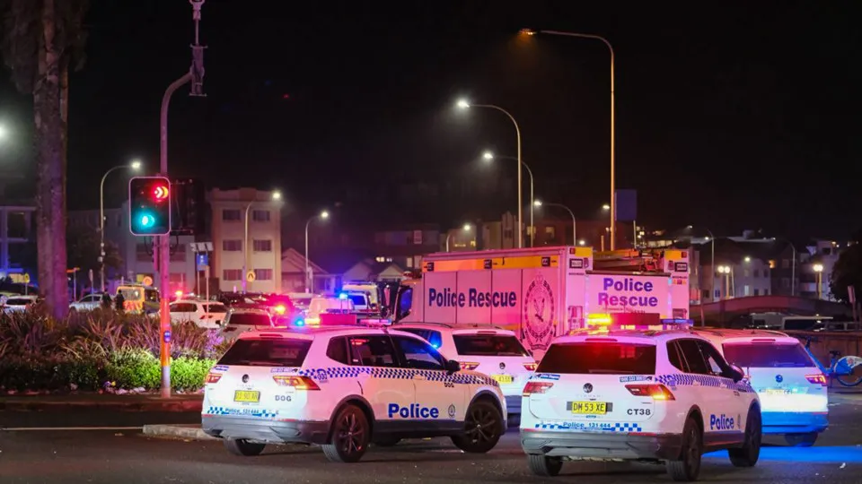 Polícia diz que atiradores da praia de Bondi na Austrália agiram sozinhos
