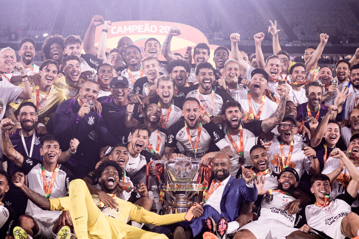 Transfer ban, demissão e bastidores quentes: os desafios do Corinthians para 2026