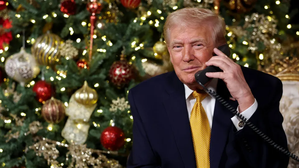 Trump alerta a infiltração de “mau Papai Noel” em conversa com crianças