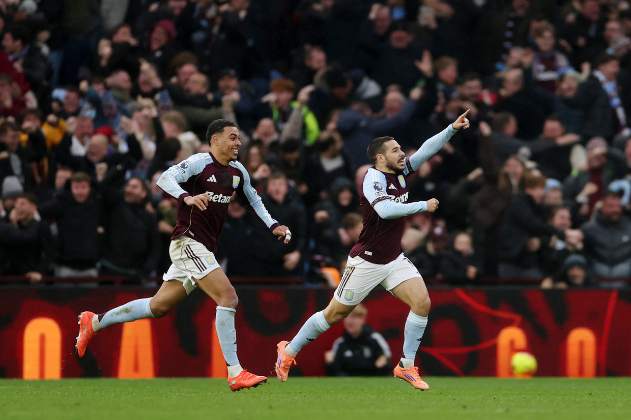 Villa marca no último minuto e derruba o líder Arsenal