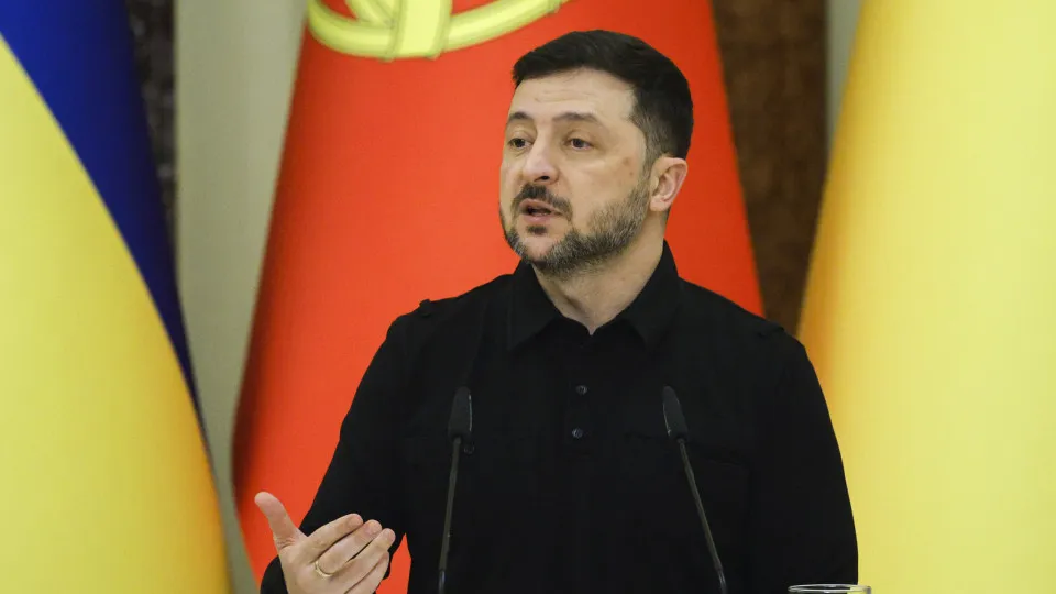 Zelensky revela proposta dos EUA para reunião conjunta de ucranianos e russos