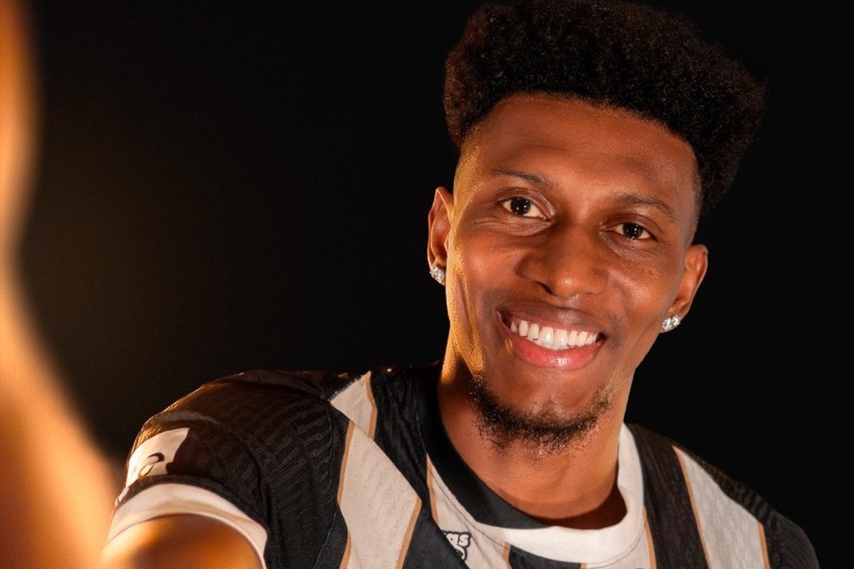 Atlético oficializa a contratação de atacante colombiano