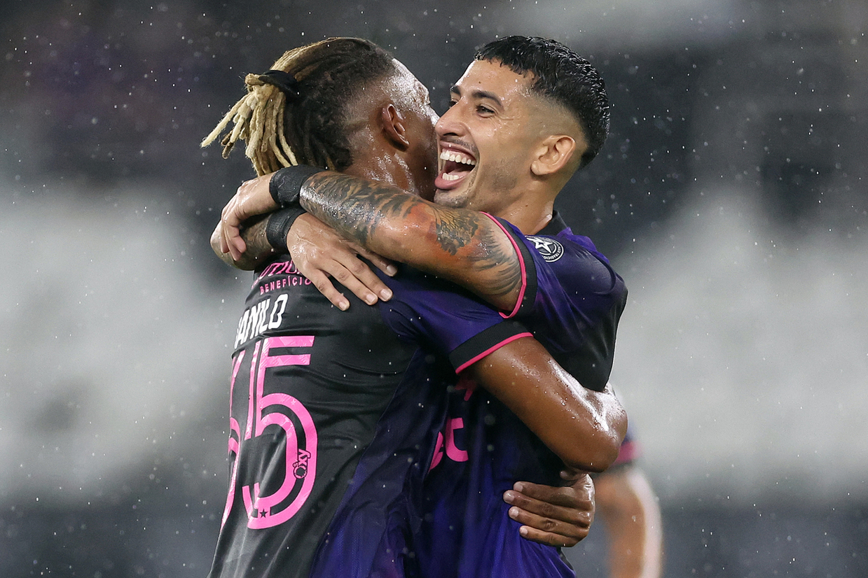 Botafogo martela, vence o Bangu e encaminha classificação no Carioca