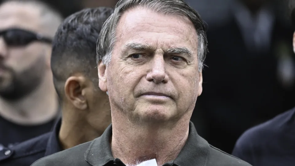 PGR apresenta parecer contrário à prisão domiciliar para Bolsonaro