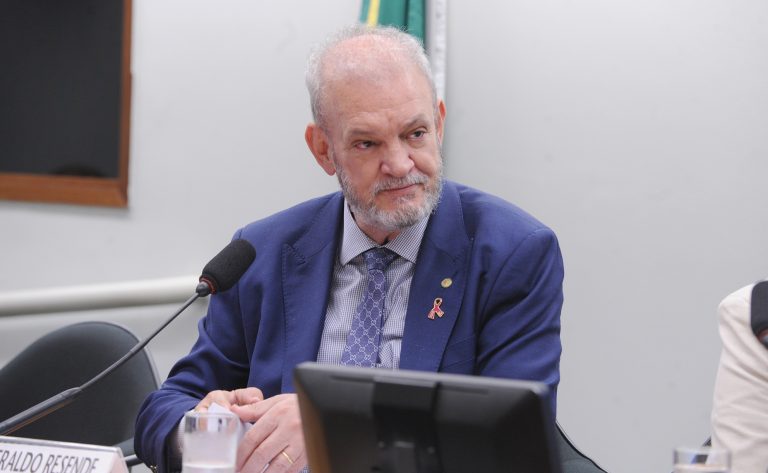 Comissão aprova parceria entre escolas e SUS para detectar câncer entre crianças e adolescentes – Notícias