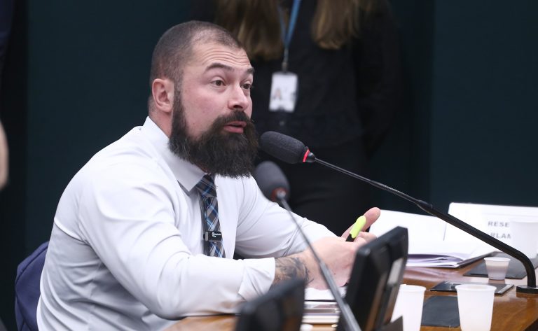 Comissão aprova projeto que libera porte de arma para donos e associados de clube de tiro – Notícias