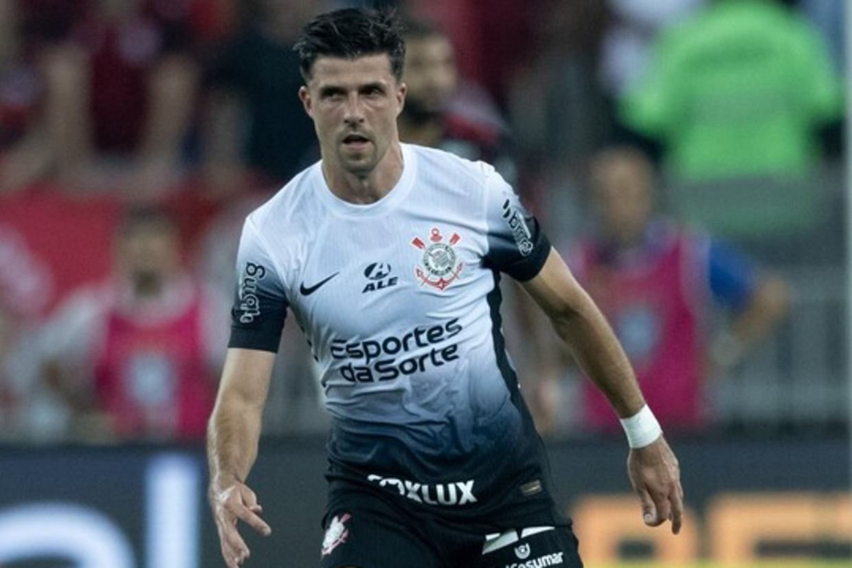 Corinthians anuncia rescisão com atacante Héctor Hernández