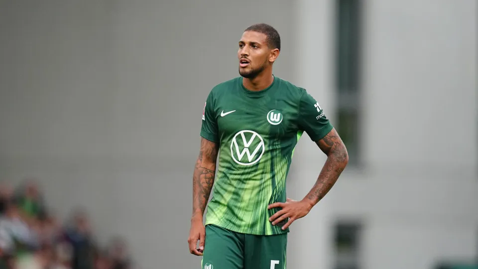 Corinthians monitora ex-Flamengo, mas custo elevado dificulta negócioa