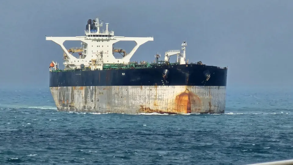 EUA apreendem dois navios que transportariam petróleo da Venezuela