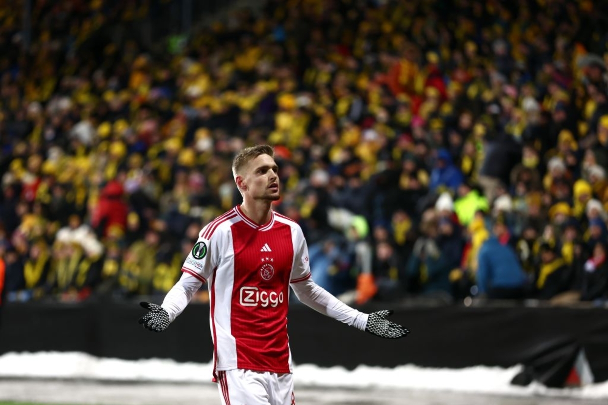 Lazio encaminha compra de jovem meia do Ajax