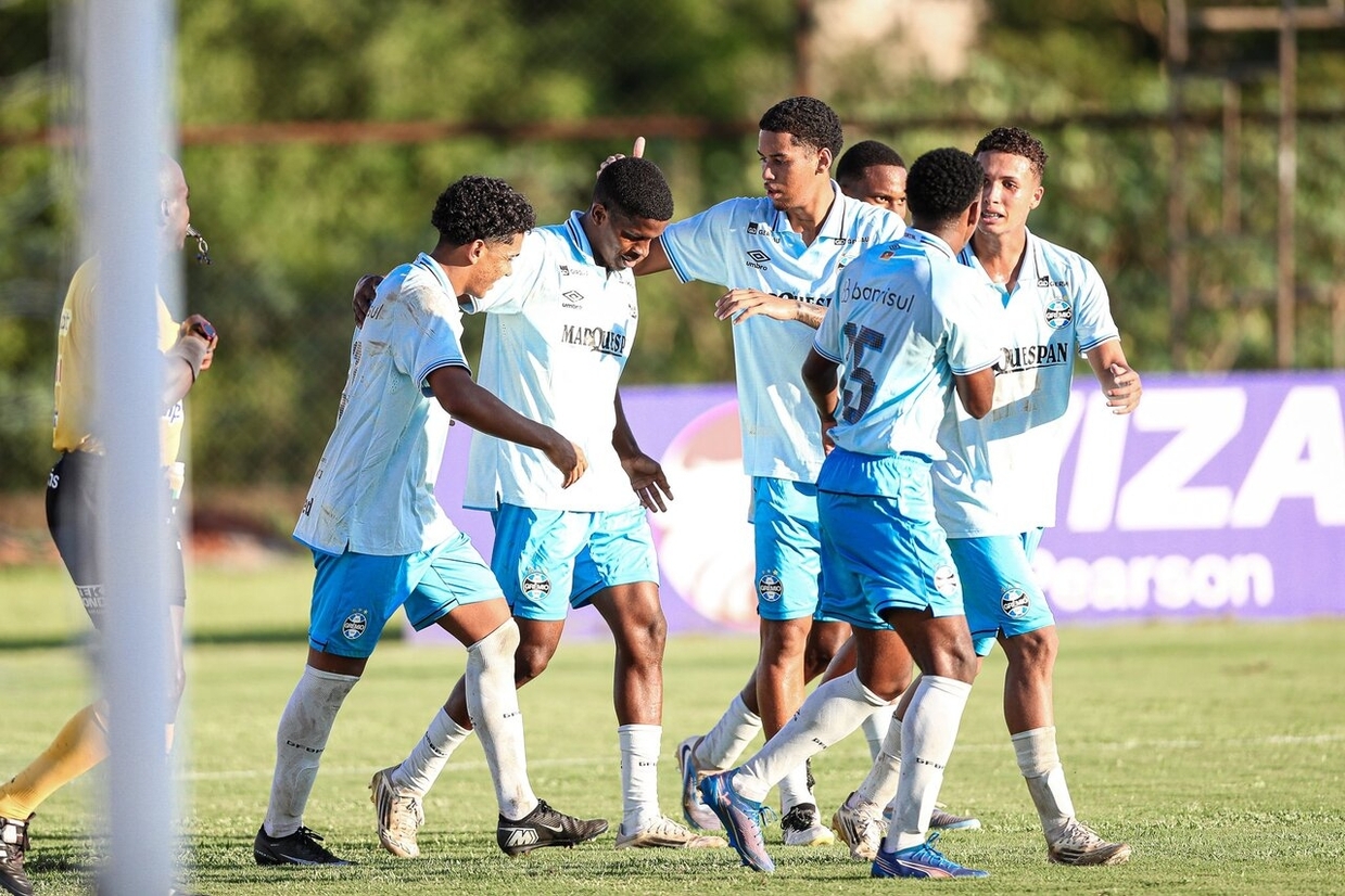 Quarto dia da Copinha teve chocolates de Grêmio e Coritiba, além de quatro classificados