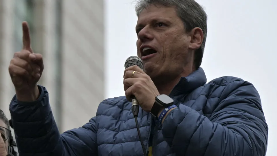 Tarcísio busca espaço na crise da Venezuela, reforça tom eleitoral e recalibra relação com Trump