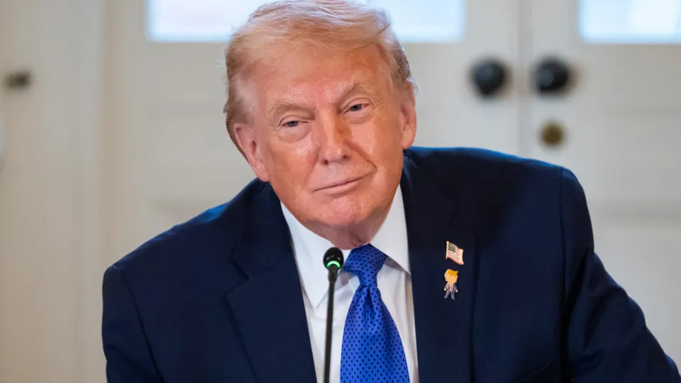 Trump avisa: “Vamos fazer algo sobre a Gronelândia, quer gostem quer não”