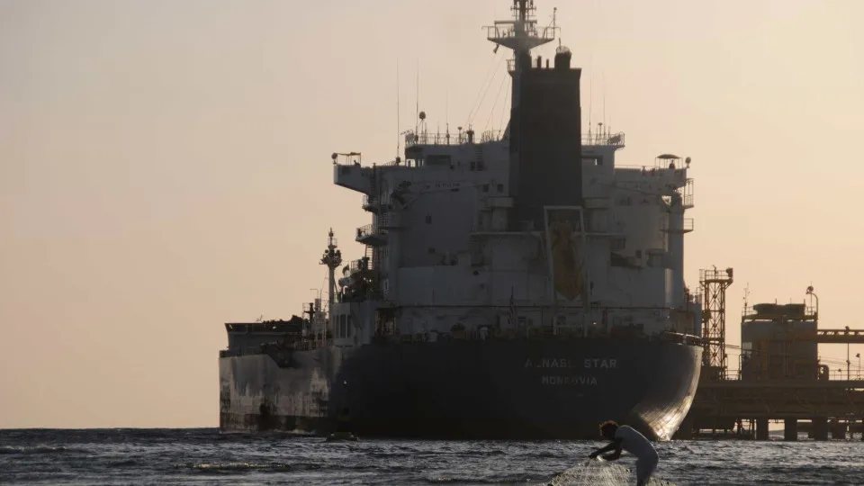 Venezuela anuncia retorno de navio petroleiro em operação com EUA