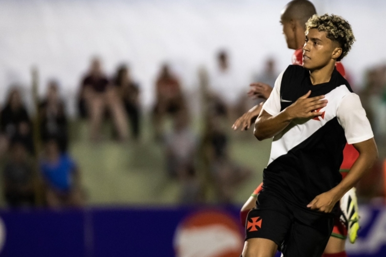 Zuccarrello decide para Vasco abrir Copinha com vitória