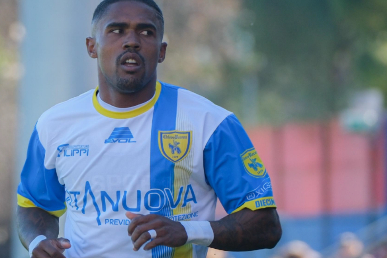 3 jogos, 3 derrotas: A dura vida de Douglas Costa na quarta divisão italiana