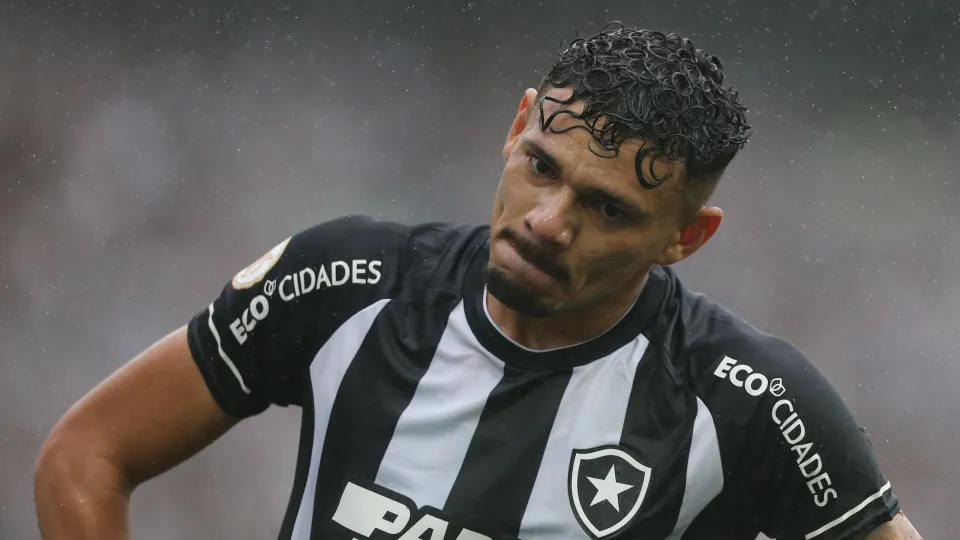 Após deixar o Santos, Tiquinho Soares é anunciado pelo Mirassol