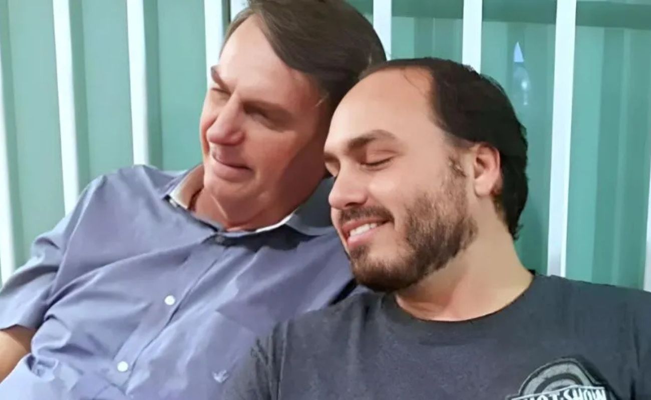Carlos Bolsonaro visitou o pai nesta quarta-feira de cinzas