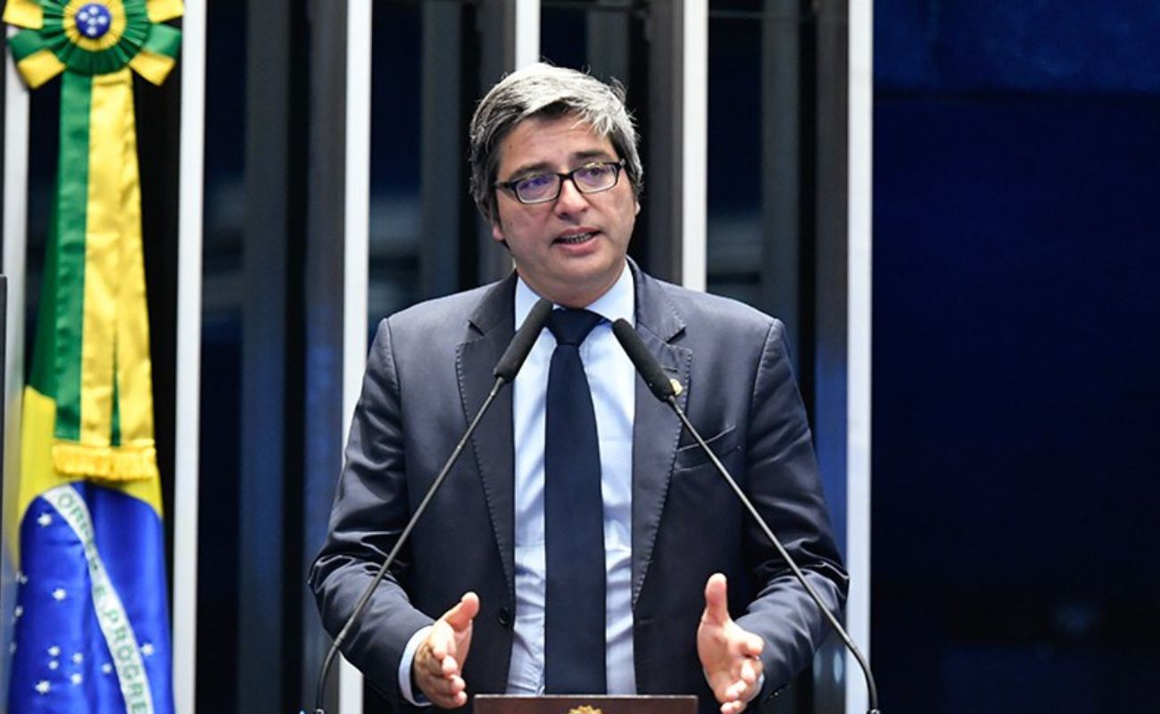 Carlos Portinho visita Bolsonaro e atualiza estado de saúde do Presidente