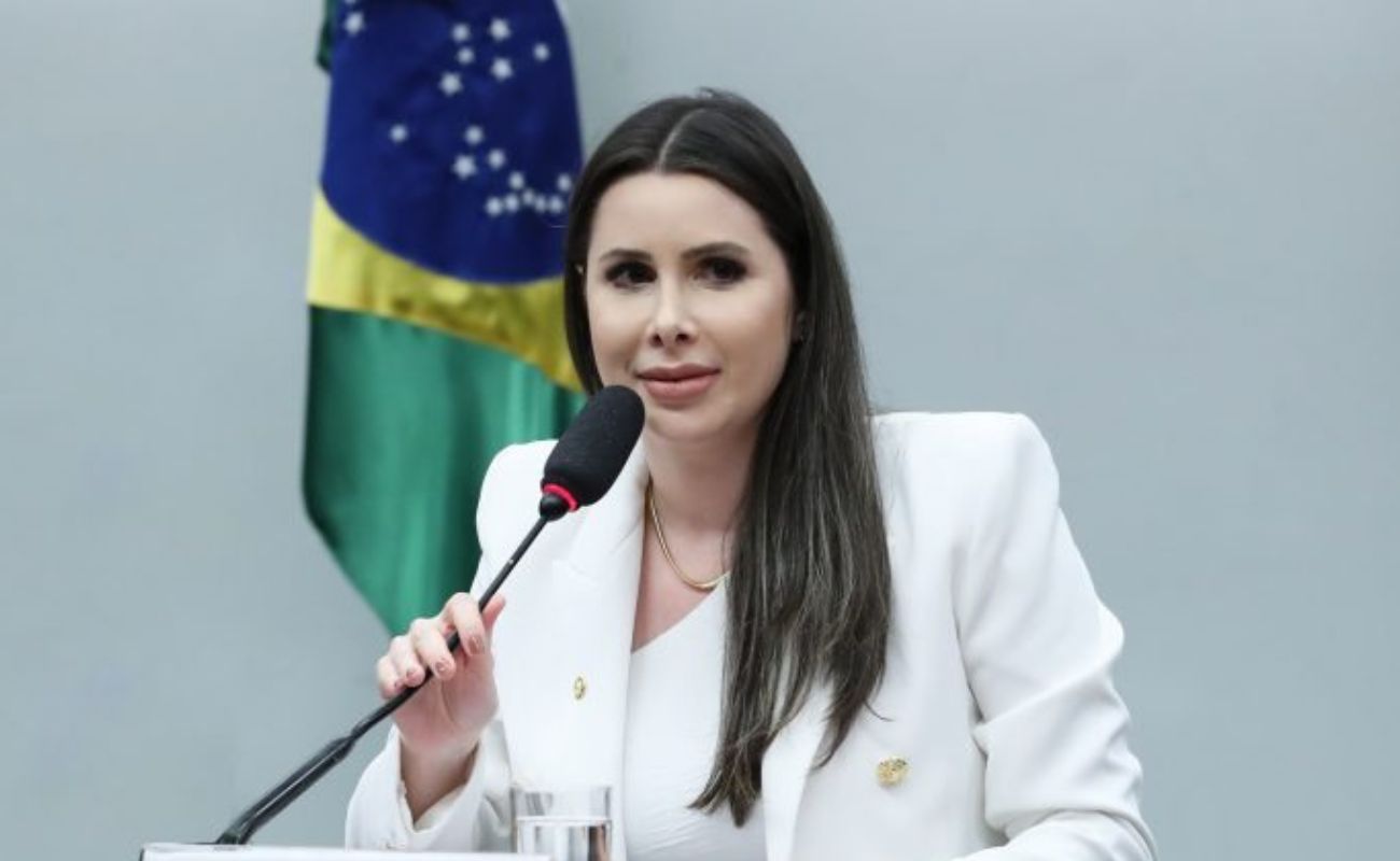 Carol De Toni protocola “impeachmaço” contra 16 ministros de Lula no STF
