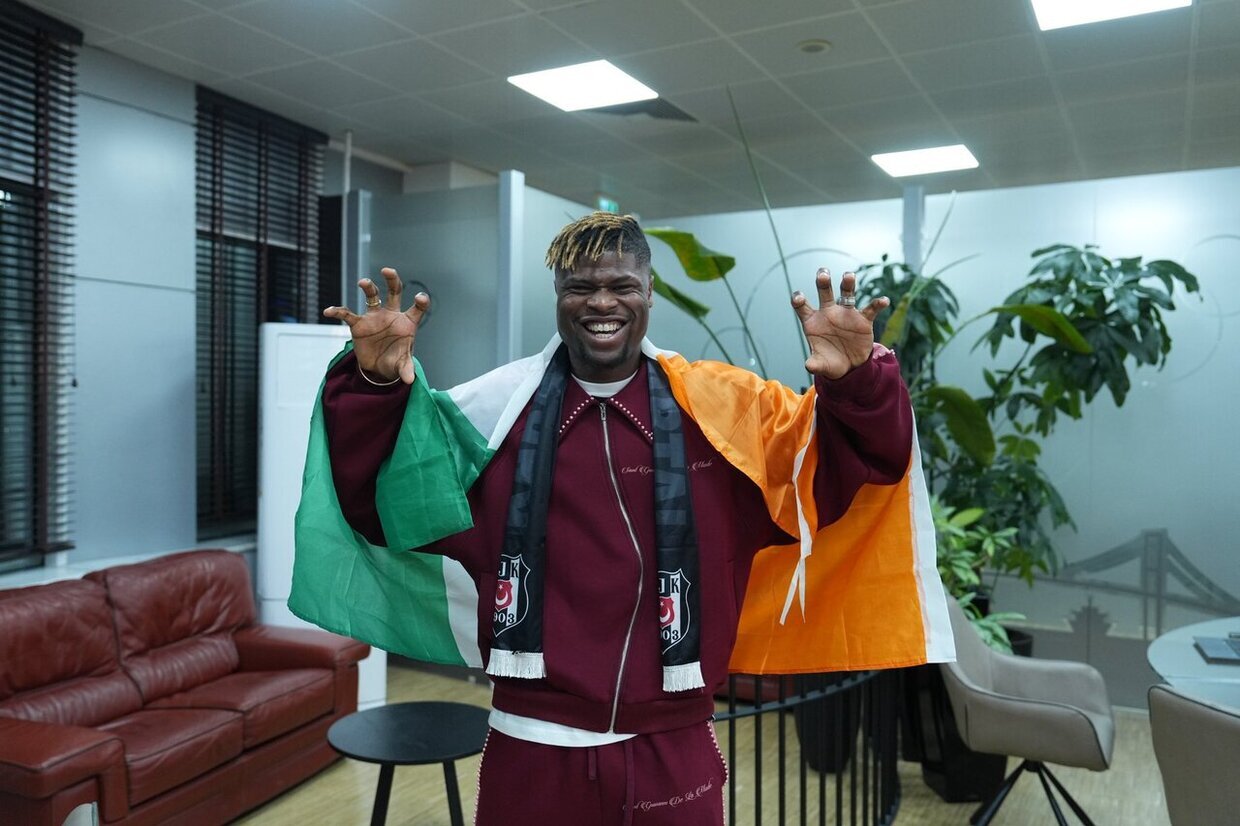Desmanche do Wolves continua com saída de Agbadou