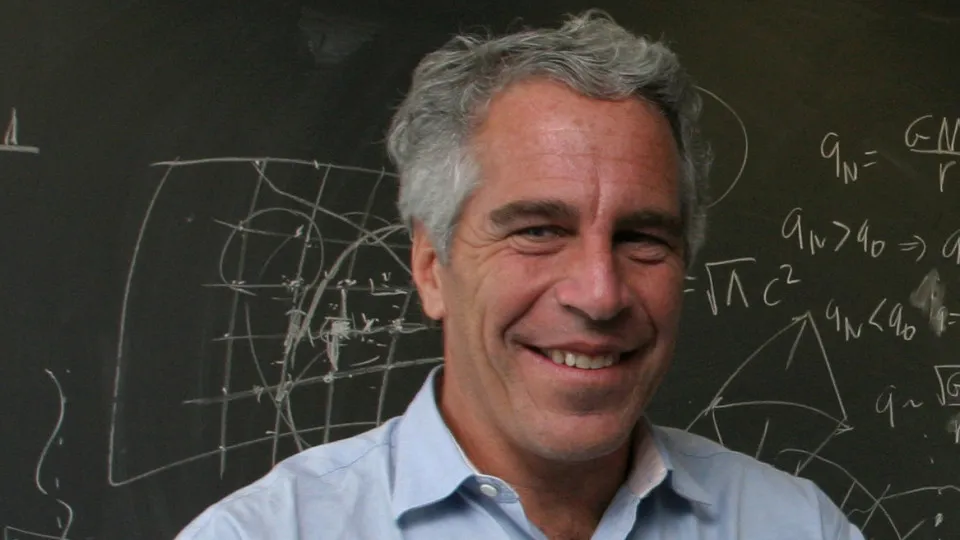 Documentos sugerem que Epstein teve um filho (mas irmão nega)