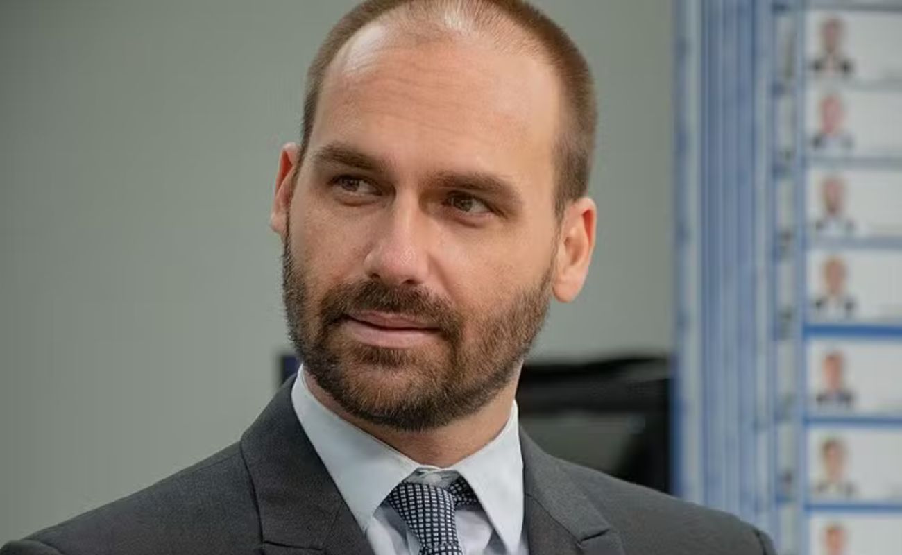 Eduardo Bolsonaro concede entrevista a Rudy Giuliani