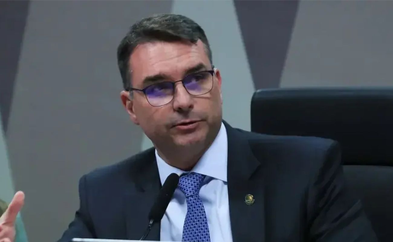 Flávio Bolsonaro exorta união e velha mídia finge que não entendue