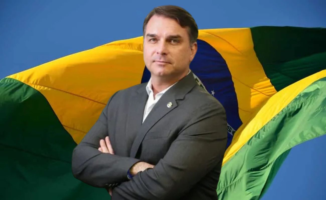 Flávio Bolsonaro sobe em pesquisas durante o Carnaval