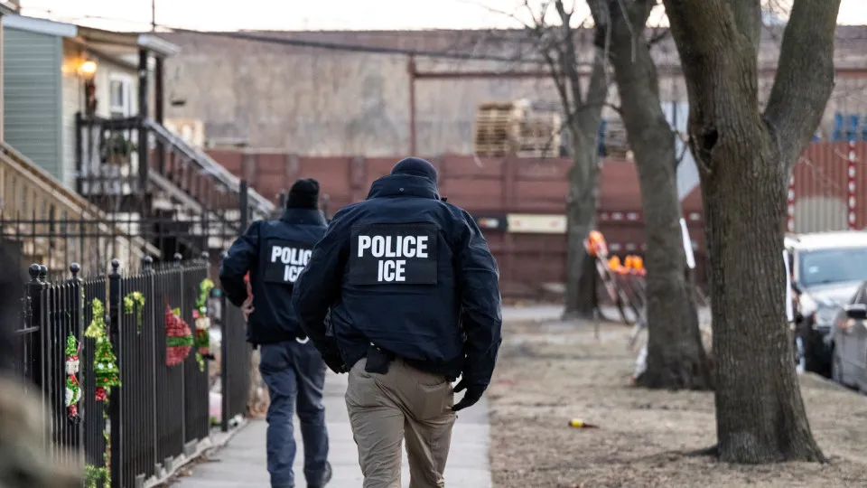 ICE acumula poder sob Trump e aumenta ações truculentas contra migrantes
