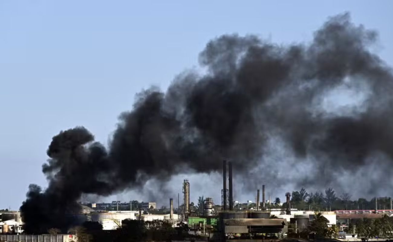 Incêndio em refinaria de Cuba