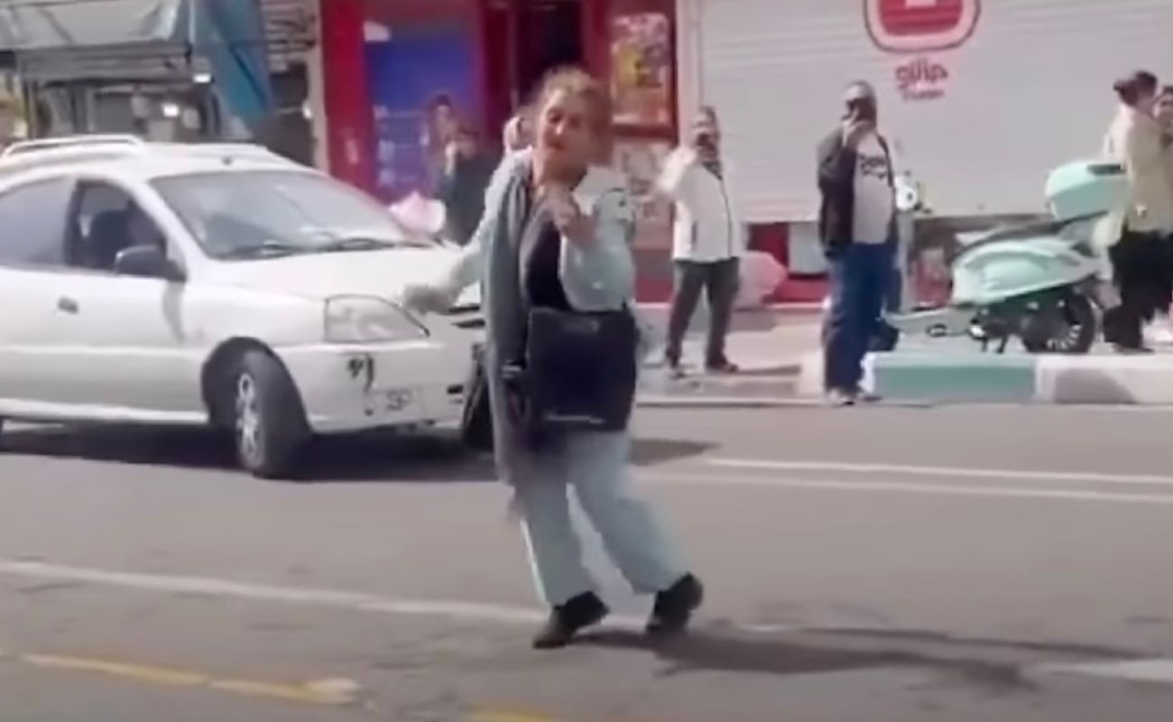 Iranianos dançam e tocam música nas ruas em celebração aos ataques contra o regime