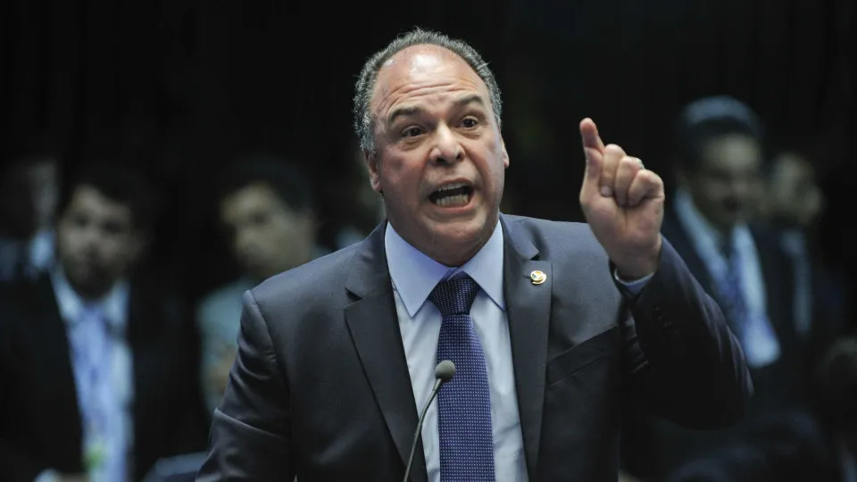 PF mira ex-senador Fernando Bezerra Coelho e filho em operação sobre suspeita de desvio de emendas