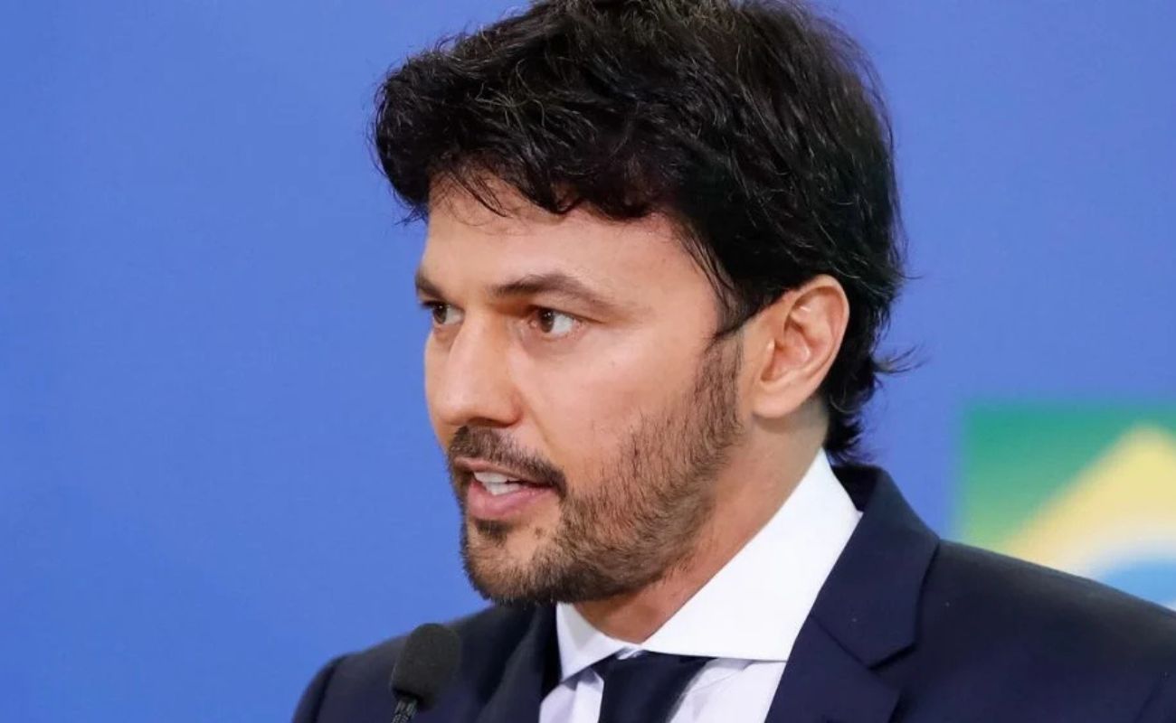 PF recupera mensagens trocadas entre Fábio Faria e Vorcaro